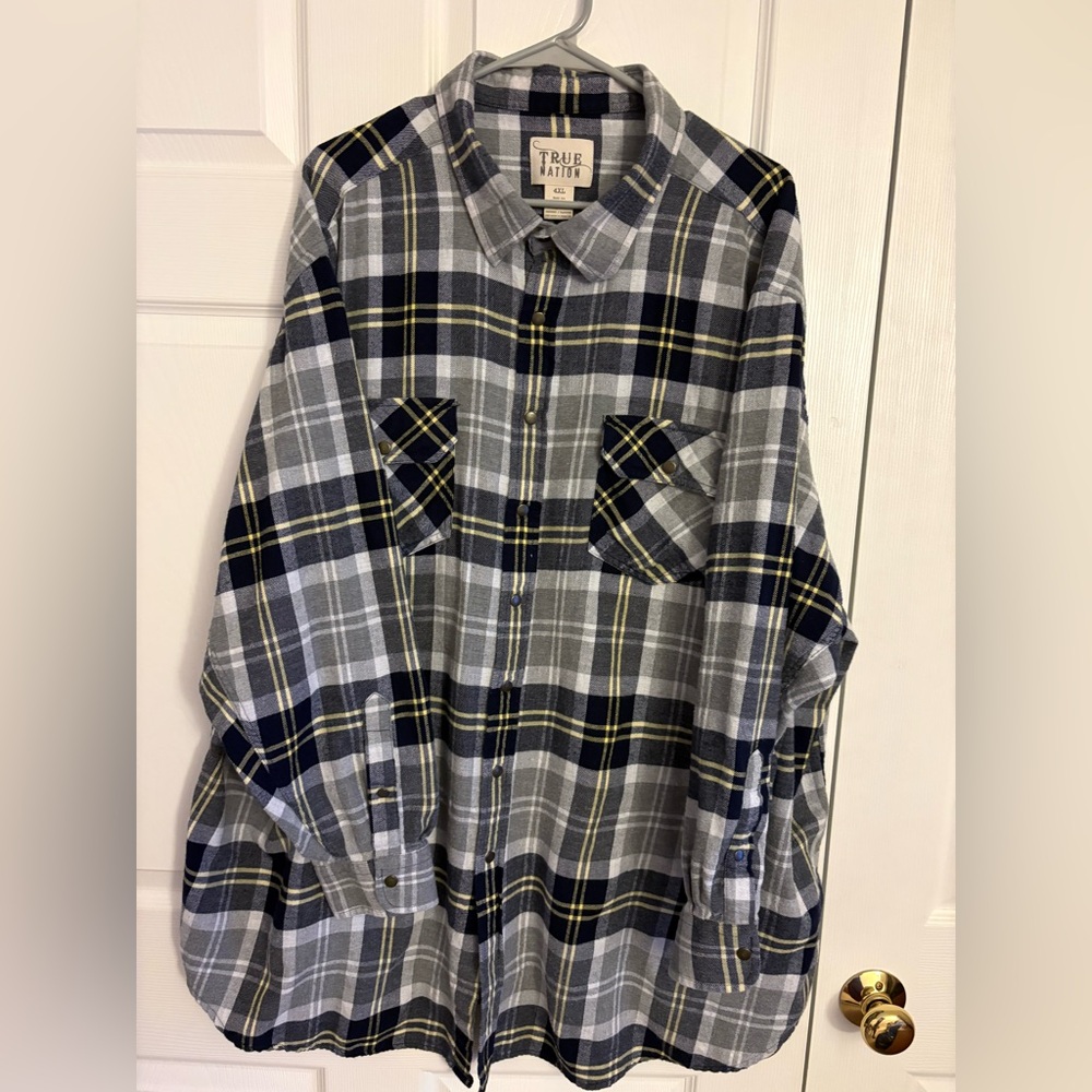 True Nation Men’s Gray,Black, and White Plaid Men's Long Sleeve Shirt